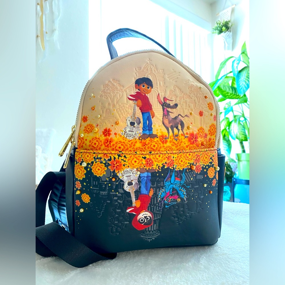 🌼LOUNGEFLY DISNEY PIXAR COCO MIRROR MINI BACKPACK!